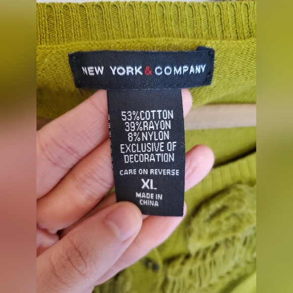 Women's Green Sweater - Picture 9 of 10